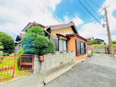 京都市伏見区・南区・東山区・下京区・右京区を中心とする不動産売買のセンチュリー21ハウスマーケット｜スタッフのオススメ物件や、オープンハウス・現地説明会など最新情報をお届け 調整区域ですが再建築可能【既存宅地】
・確定測量未実施（仮測量実施済み）
・建物解体更地にてお引渡し
・広告掲載可能（承諾不要）
・令和7年度固定資産税20,594円