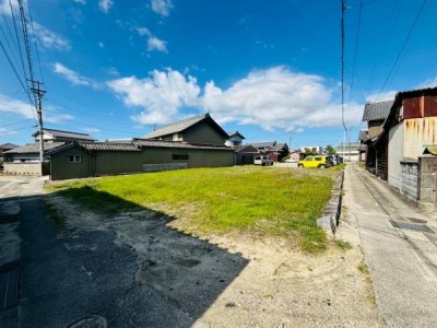 京都市伏見区・南区・東山区・下京区・右京区を中心とする不動産売買のセンチュリー21ハウスマーケット｜スタッフのオススメ物件や、オープンハウス・現地説明会など最新情報をお届け ※建築時はセットバック必要です
※建築条件なし
※確定測量未実施
※令和７年度固定資産税66,500円
※売主司法書士指定
※石垣撤去予定（ご相談可能）
