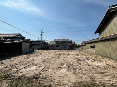 京都市伏見区・南区・東山区・下京区・右京区を中心とする不動産売買のセンチュリー21ハウスマーケット｜スタッフのオススメ物件や、オープンハウス・現地説明会など最新情報をお届け ※建築時はセットバック必要です
※建築条件なし
※確定測量未実施
※令和７年度固定資産税66,500円
※売主司法書士指定
※石垣撤去予定（ご相談可能）
