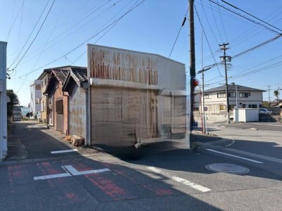京都市伏見区・南区・東山区・下京区・右京区を中心とする不動産売買のセンチュリー21ハウスマーケット｜スタッフのオススメ物件や、オープンハウス・現地説明会など最新情報をお届け 解体更地にてお引渡しです。
建築条件無し、お好きなハウスメーカーで建築可能！！